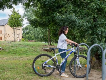 Ile-MoulinSart-Accueil-vélo Office de Tourisme Vallée de la Sarthe /Stevan Lira