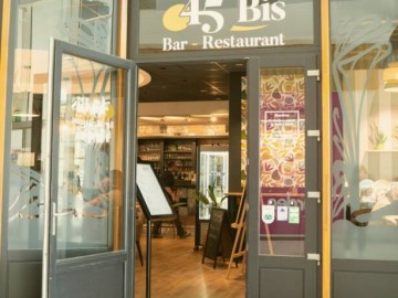 ©45bis